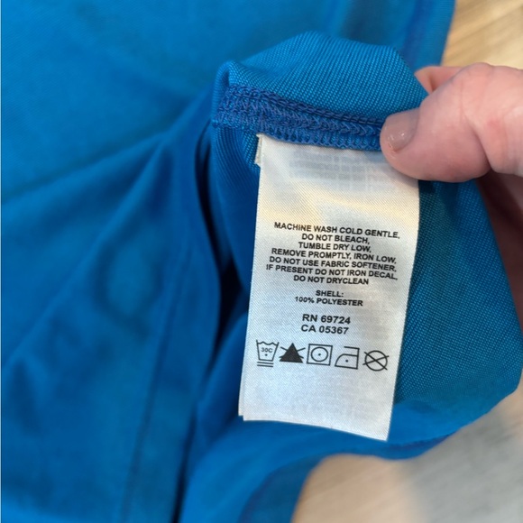 Columbia Long Sleeve Shirt Size Medium, pit to pit is 20, length is 25 - Picture 3 of 6